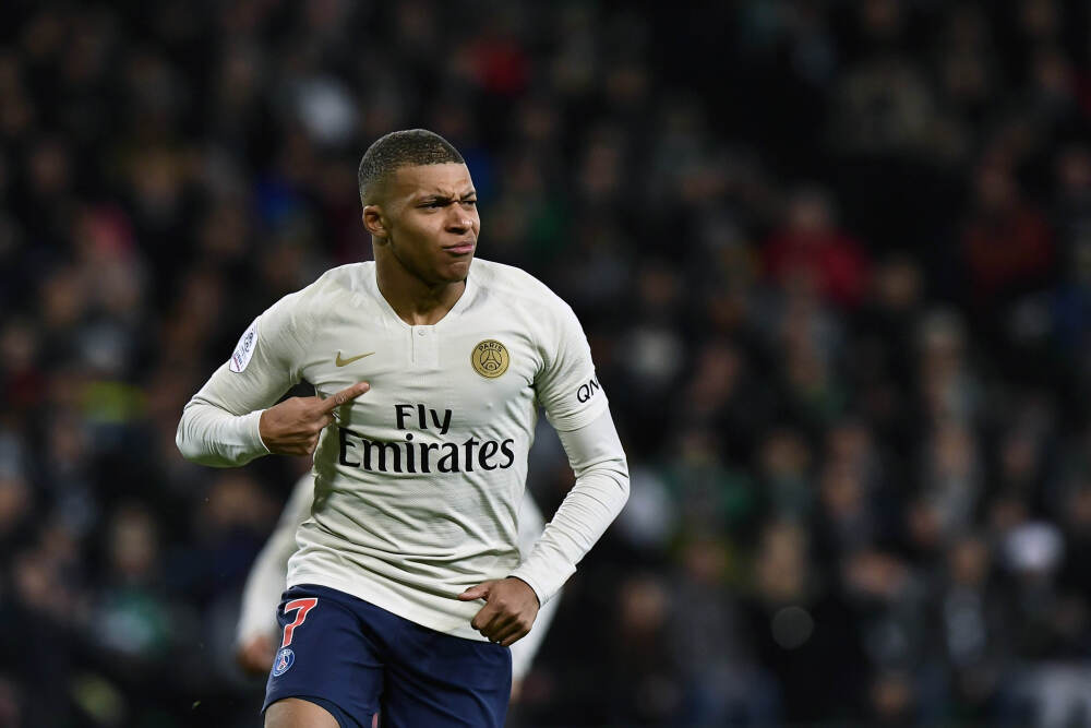 意媒：那不勒斯有意格雷茨卡，但拜仁不太可能冬窗出售球员